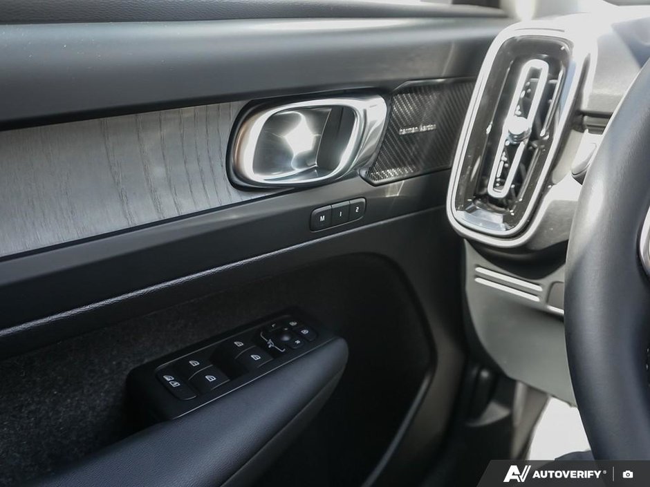 2026 Volvo XC40 Ultra (Dark Theme)-20