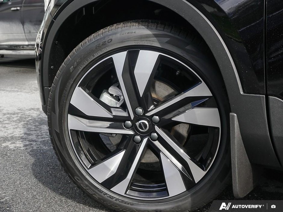 2026 Volvo XC40 Ultra (Dark Theme)-5