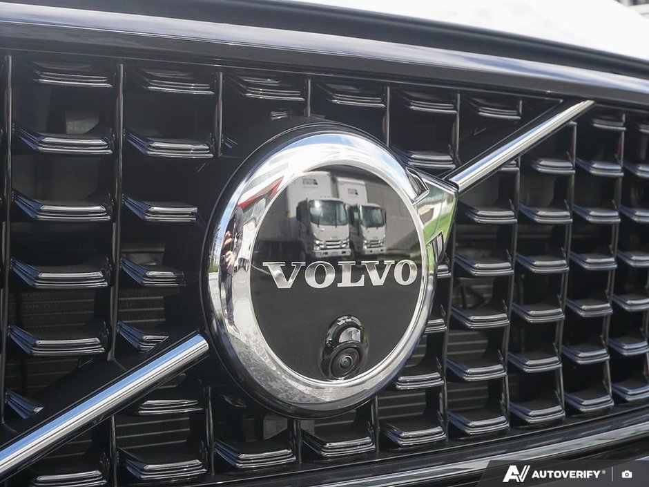 2026 Volvo XC40 Ultra (Dark Theme)-8