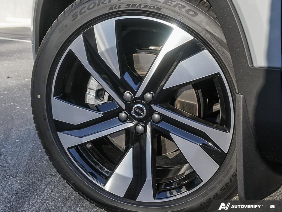 2026 Volvo XC40 Ultra (Dark Theme)-5