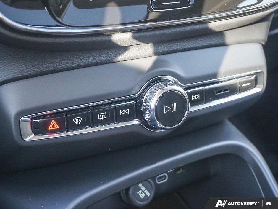 2026 Volvo XC40 Ultra (Dark Theme)-21