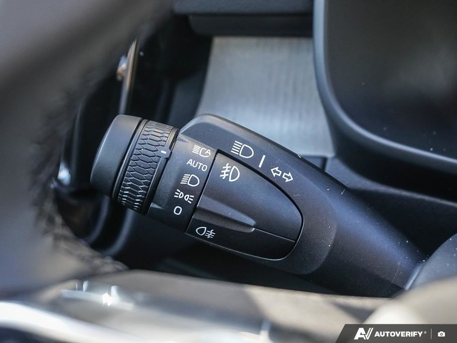 2026 Volvo XC40 Ultra (Dark Theme)-18