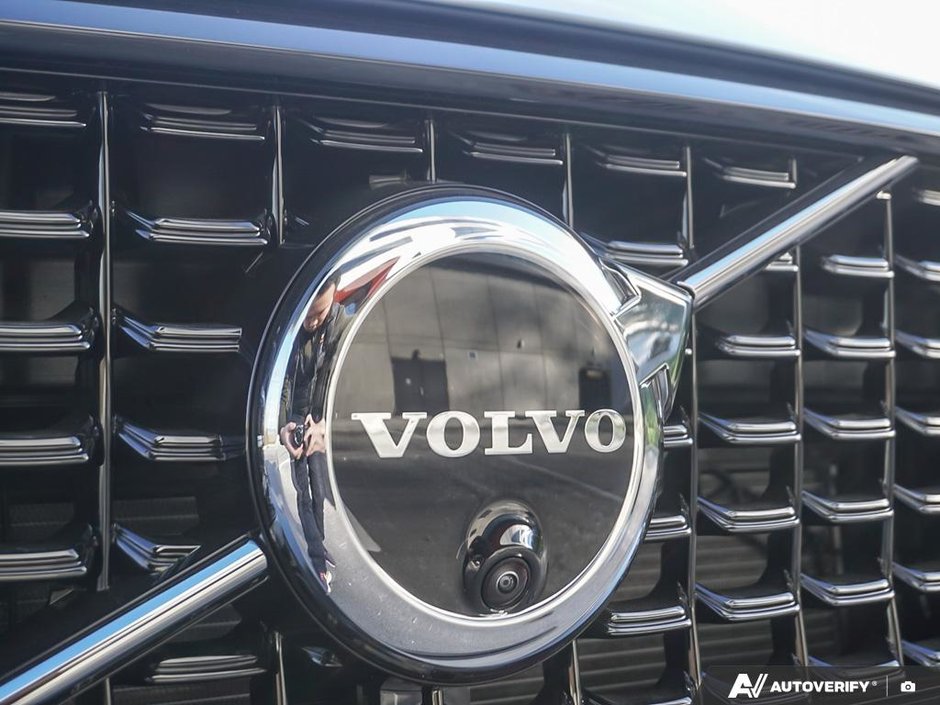 2026 Volvo XC40 Ultra (Dark Theme)-8