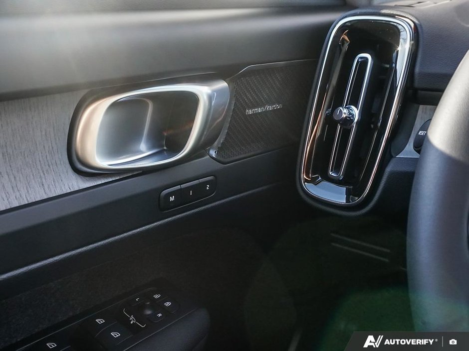 2026 Volvo XC40 Ultra (Dark Theme)-20