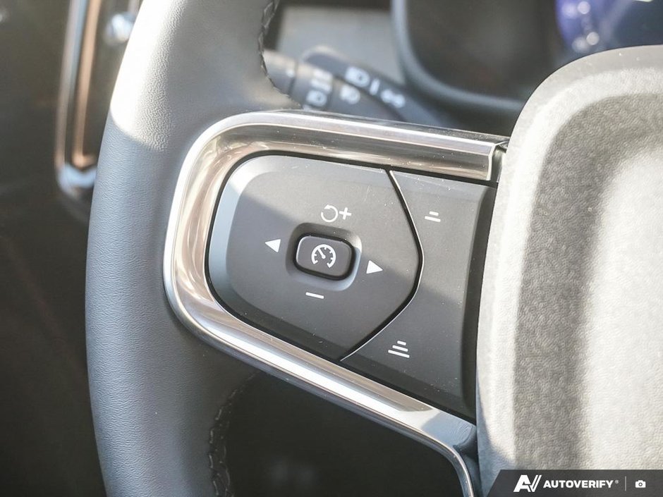 2026 Volvo XC40 Ultra (Dark Theme)-19