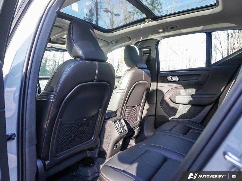 2026 Volvo XC40 Ultra (Dark Theme)-12