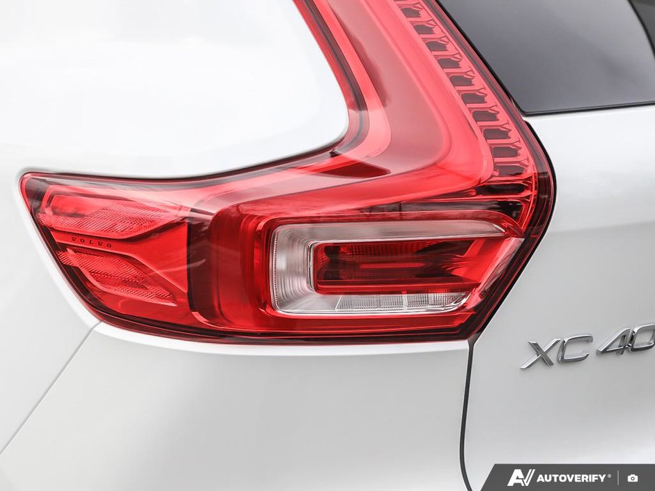 2026 Volvo XC40 Ultra (Dark Theme)-11