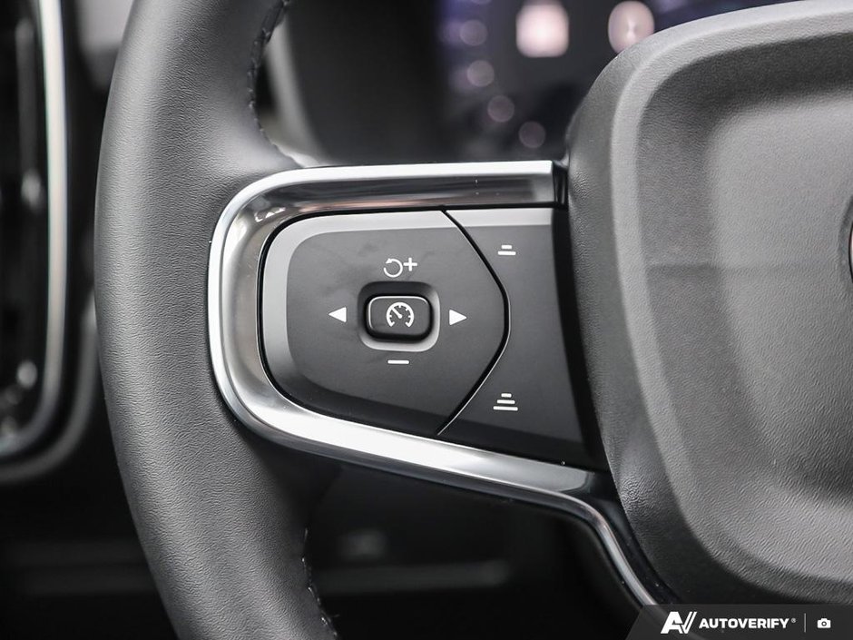 2026 Volvo XC40 Ultra (Dark Theme)-17