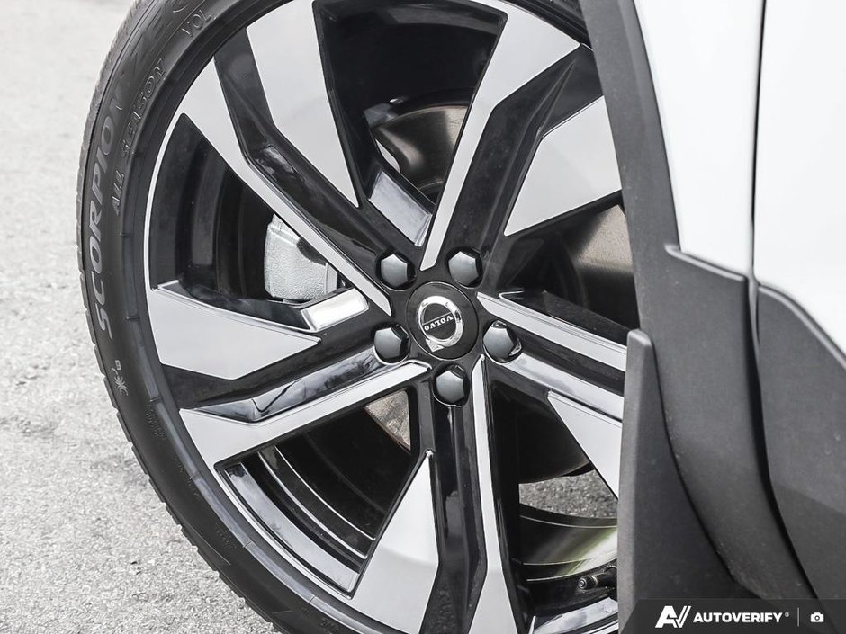 2026 Volvo XC40 Ultra (Dark Theme)-5