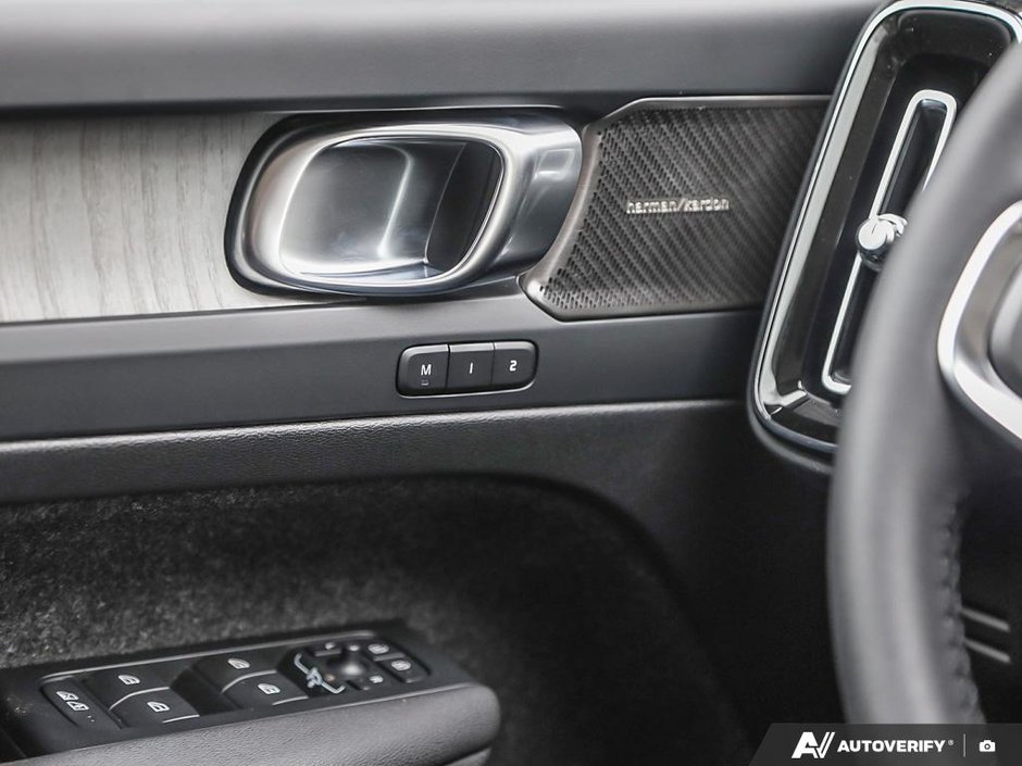 2026 Volvo XC40 Ultra (Dark Theme)-16