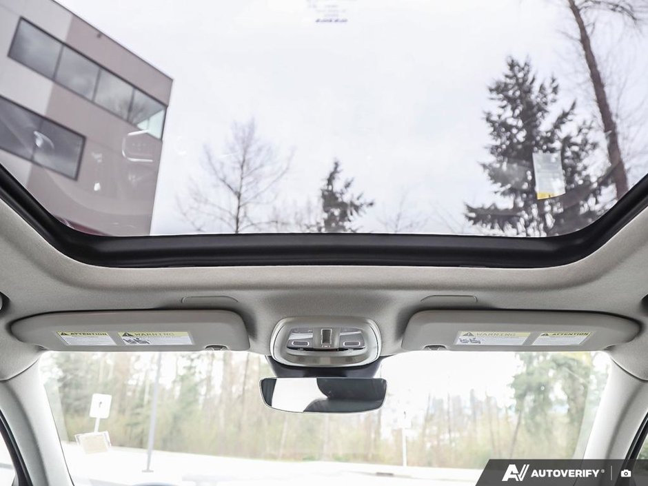 2026 Volvo XC40 Ultra (Dark Theme)-25