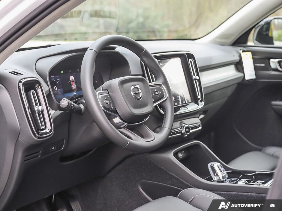 2026 Volvo XC40 Ultra (Dark Theme)-12