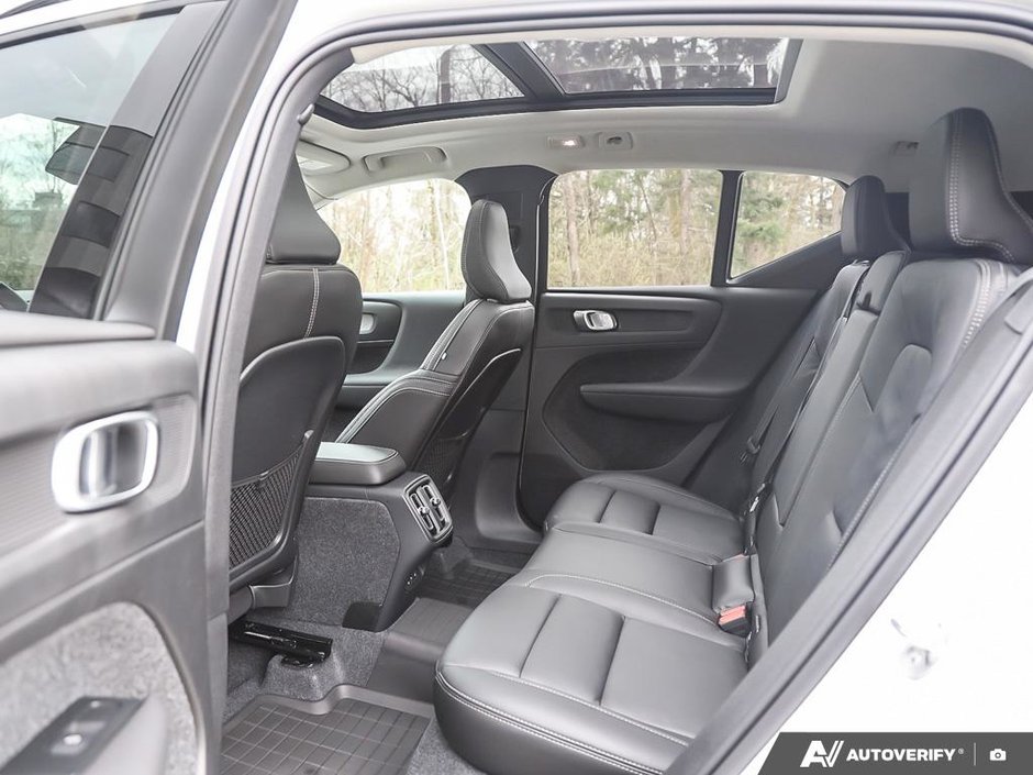 2026 Volvo XC40 Ultra (Dark Theme)-23
