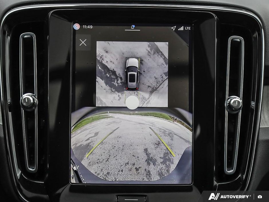 2026 Volvo XC40 Ultra (Dark Theme)-26