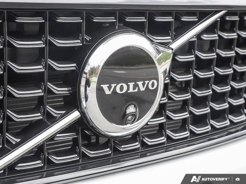 2026 Volvo XC40 Ultra (Dark Theme)-8