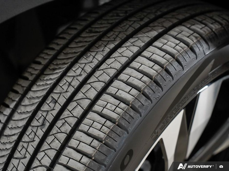 2026 Volvo XC40 Ultra (Dark Theme)-6