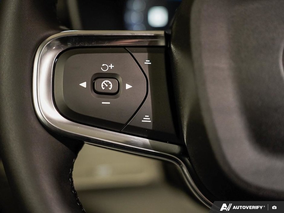 2026 Volvo XC40 Ultra (Dark Theme)-17