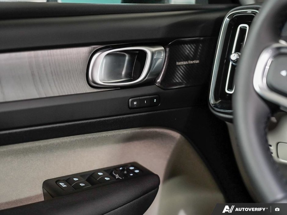 2026 Volvo XC40 Ultra (Dark Theme)-16