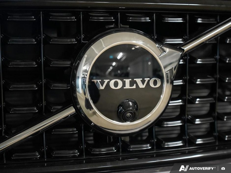 2026 Volvo XC40 Ultra (Dark Theme)-8