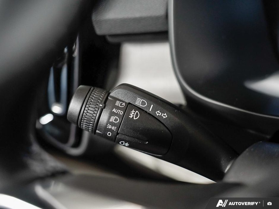 2026 Volvo XC40 Ultra (Dark Theme)-15