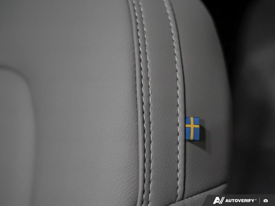 2026 Volvo XC40 Ultra (Dark Theme)-22