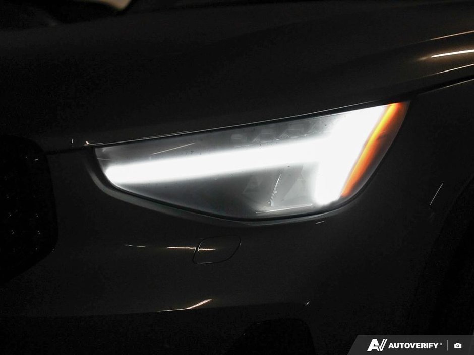 2026 Volvo XC40 Plus (Dark Theme)-9