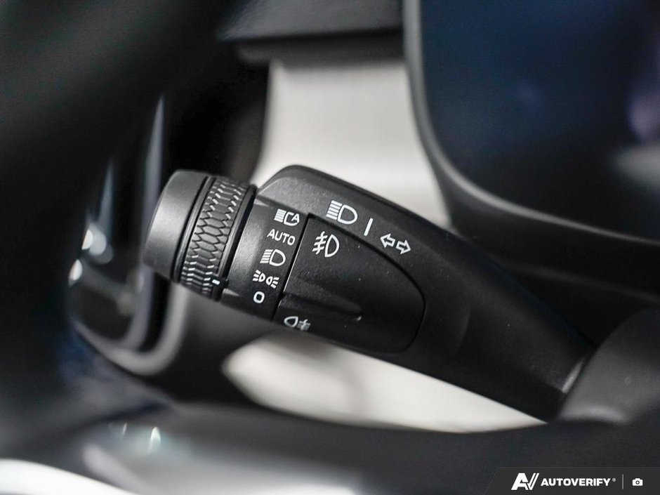 2026 Volvo XC40 Plus (Dark Theme)-15