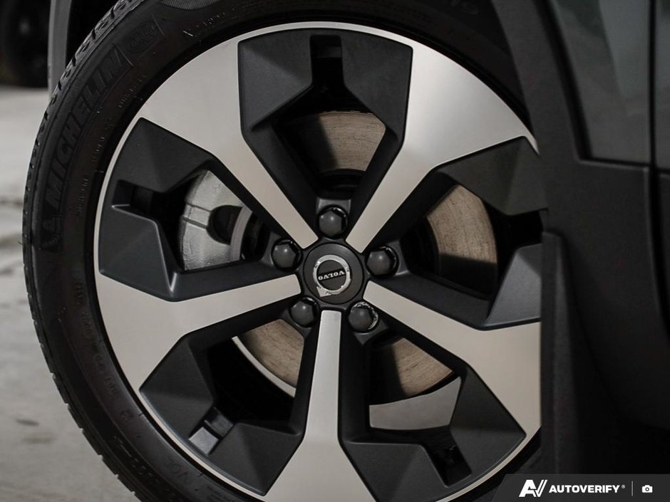 2026 Volvo XC40 Plus (Dark Theme)-5