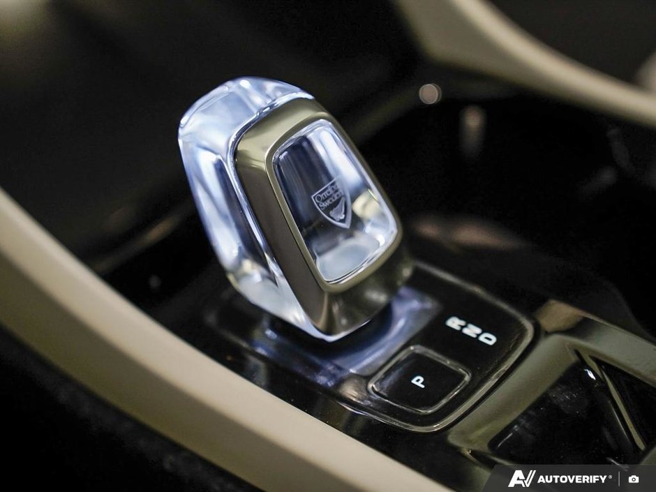 2026 Volvo XC40 Plus (Dark Theme)-18