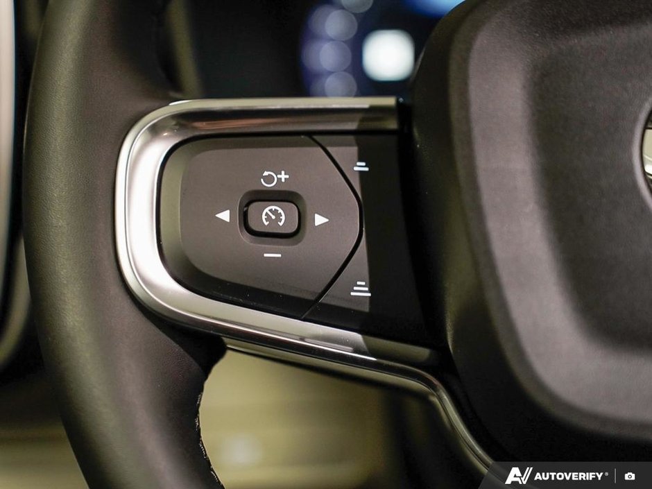 2026 Volvo XC40 Plus (Dark Theme)-17