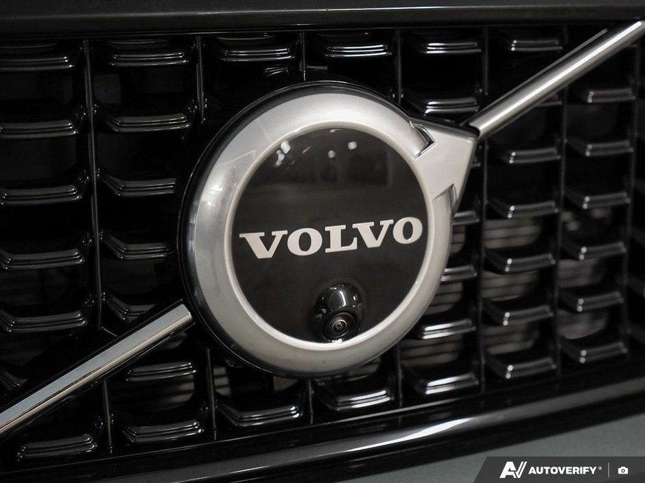 2026 Volvo XC40 Plus (Dark Theme)-8