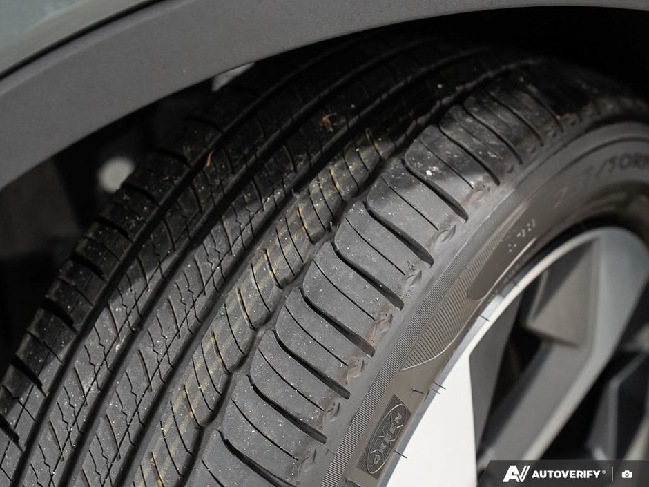 2026 Volvo XC40 Plus (Dark Theme)-6