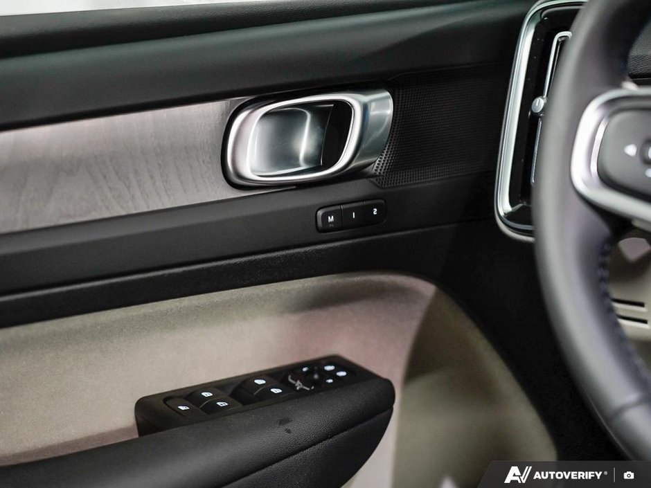 2026 Volvo XC40 Plus (Dark Theme)-16