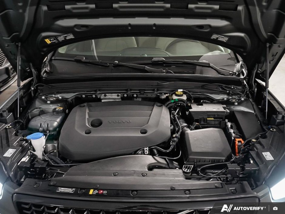 2026 Volvo XC40 Plus (Dark Theme)-7