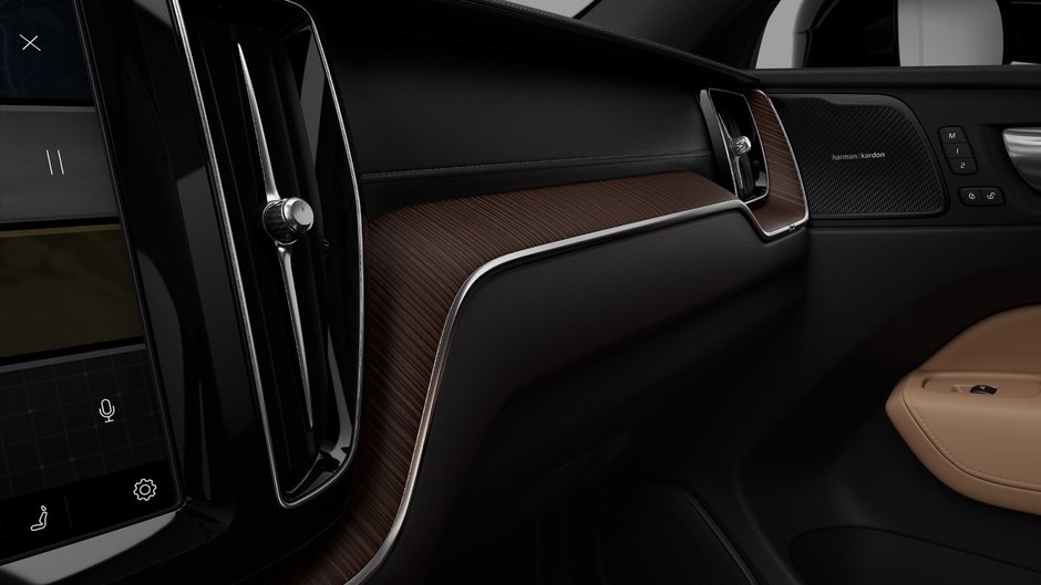 2025 Volvo XC60 Plug-in Hybrid T8 AWD Ultra Dark Theme-6