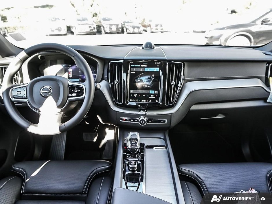 2025 Volvo XC60 Plug-in hybrid Ultra Black Edition-13