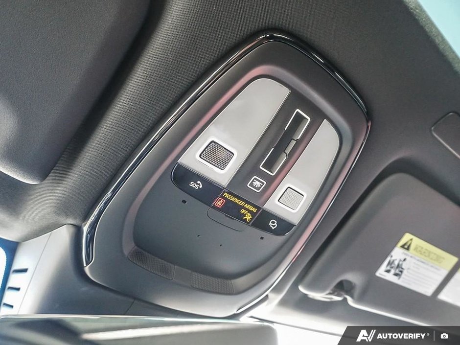 2025 Volvo XC60 Plug-in hybrid Ultra Black Edition-24