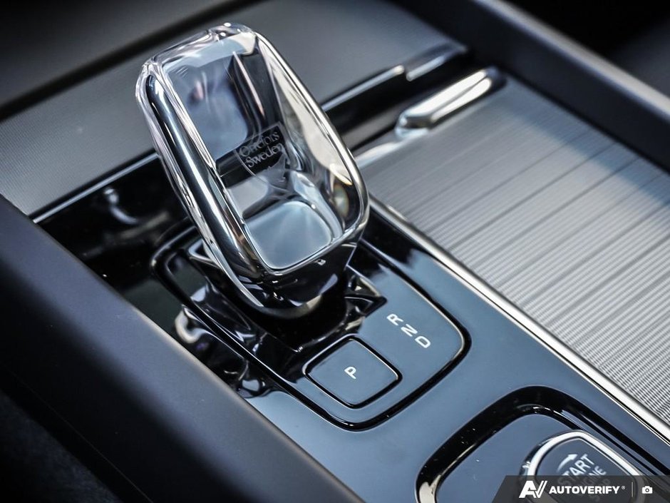 2025 Volvo XC60 Plug-in hybrid Ultra Black Edition-21