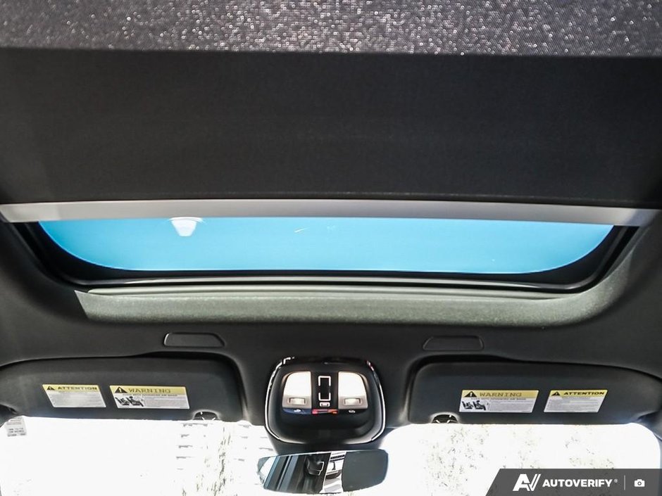 2025 Volvo XC60 Plug-in hybrid Ultra Black Edition-14