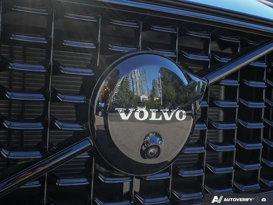 2025 Volvo XC60 Plug-in hybrid Ultra Black Edition-8