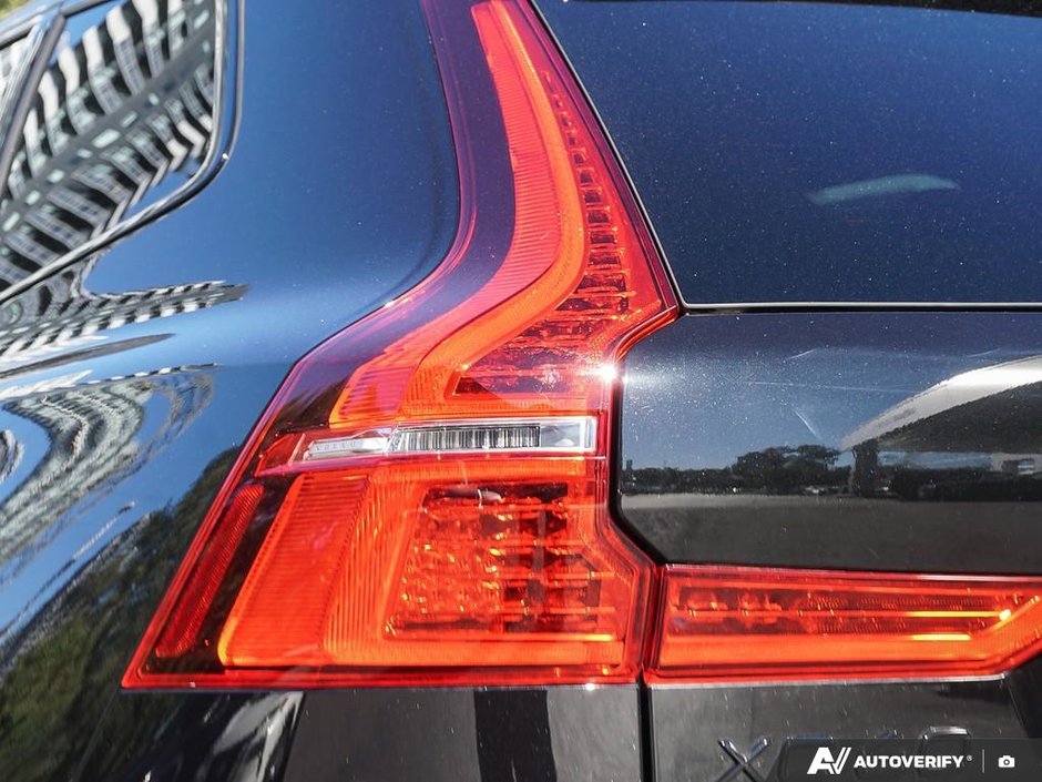 2025 Volvo XC60 Plug-in hybrid Ultra Black Edition-10