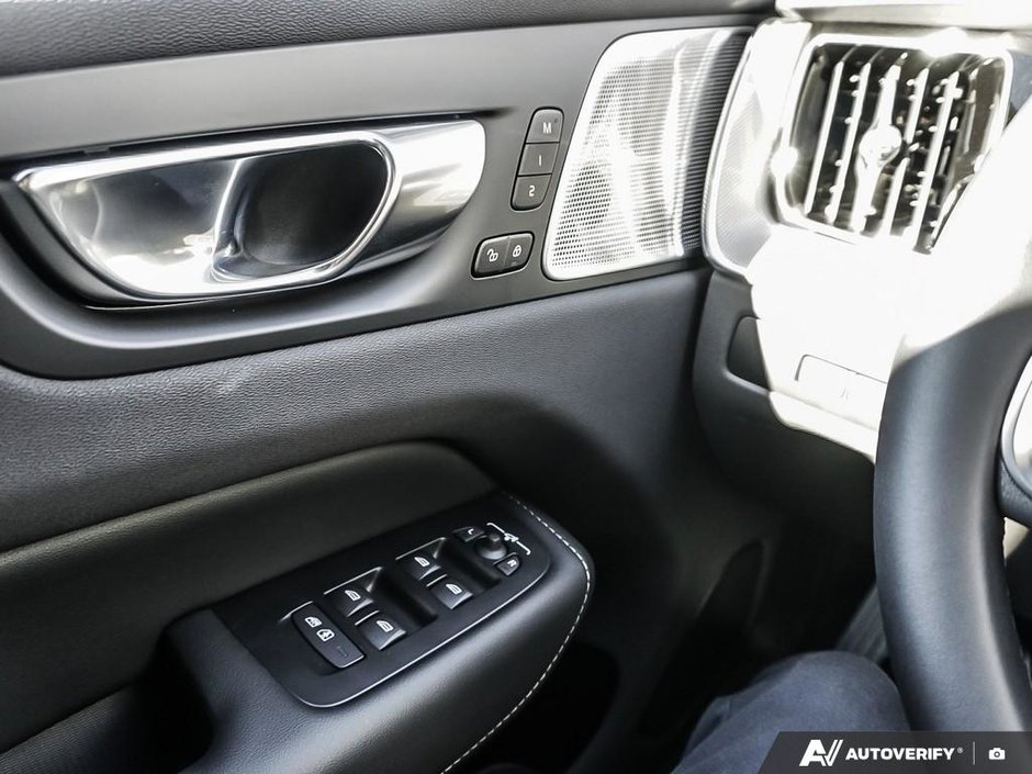 2025 Volvo XC60 Plug-in hybrid Ultra Black Edition-20