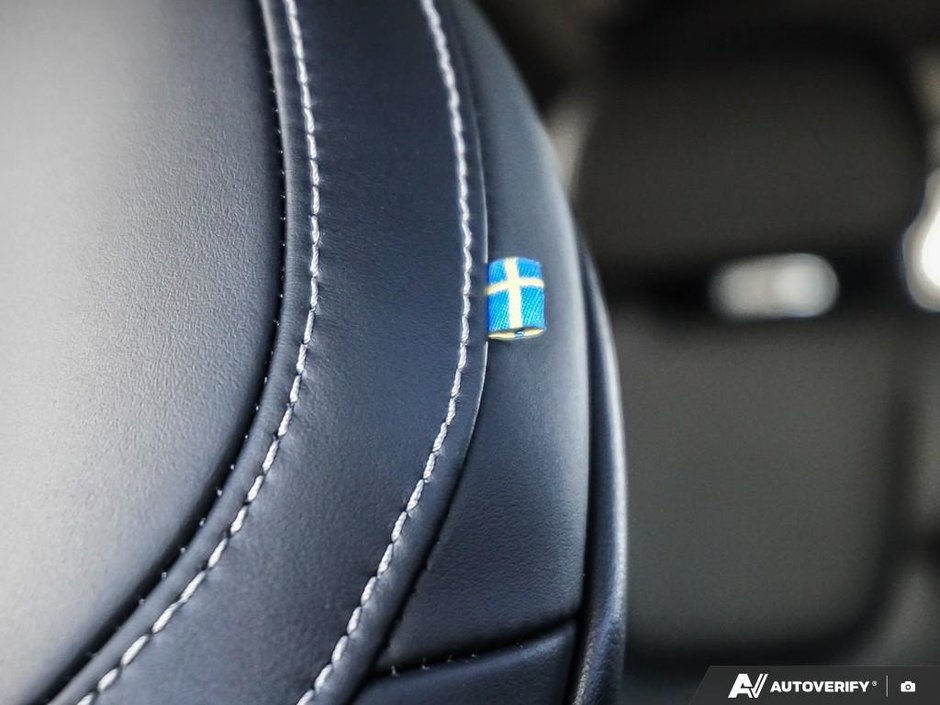 2025 Volvo XC60 Plug-in hybrid Ultra Black Edition-25