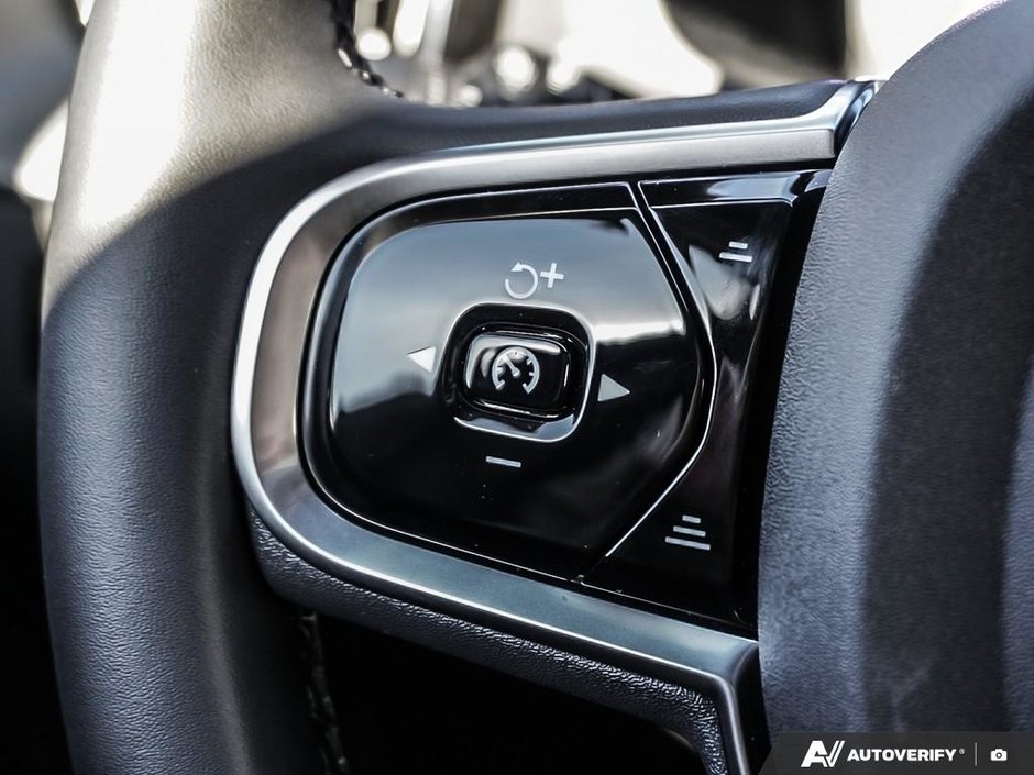 2025 Volvo XC60 Plug-in hybrid Ultra Black Edition-19