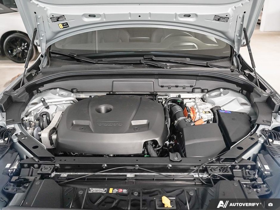 2026 Volvo XC60 Plug-in hybrid Ultra Black Edition-7