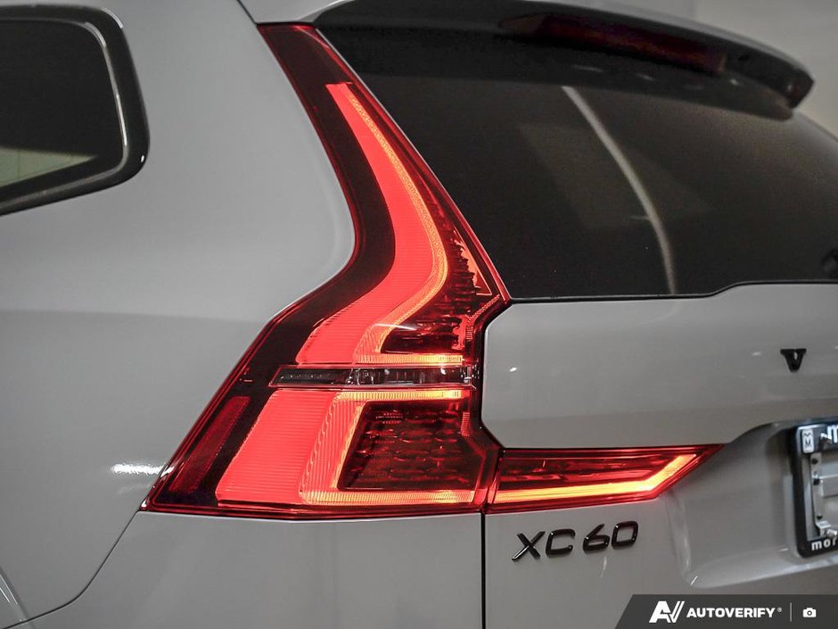 2026 Volvo XC60 Plug-in hybrid Ultra Black Edition-11