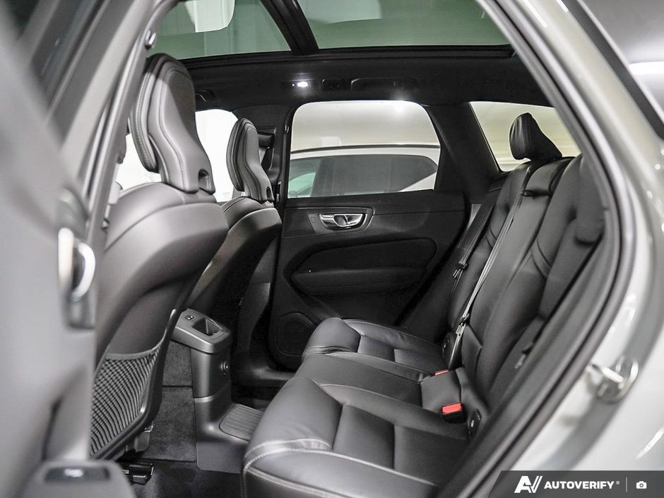 2026 Volvo XC60 Plug-in hybrid Ultra Black Edition-23