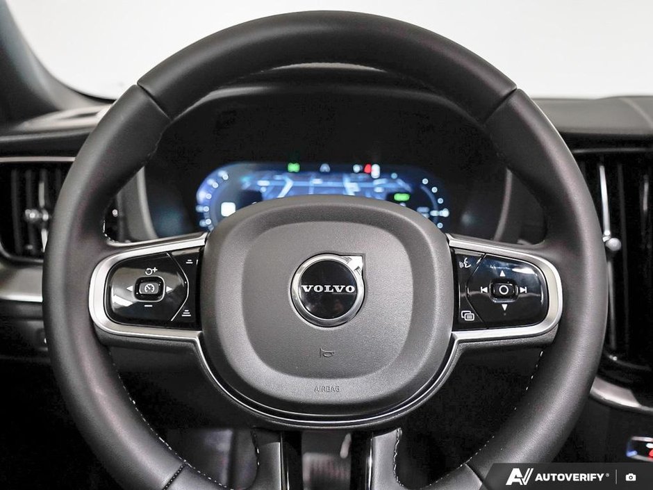 2026 Volvo XC60 Plug-in hybrid Ultra Black Edition-13