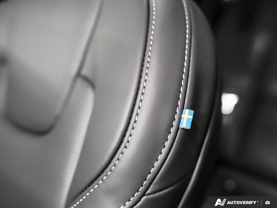 2026 Volvo XC60 Plug-in hybrid Ultra Black Edition-22