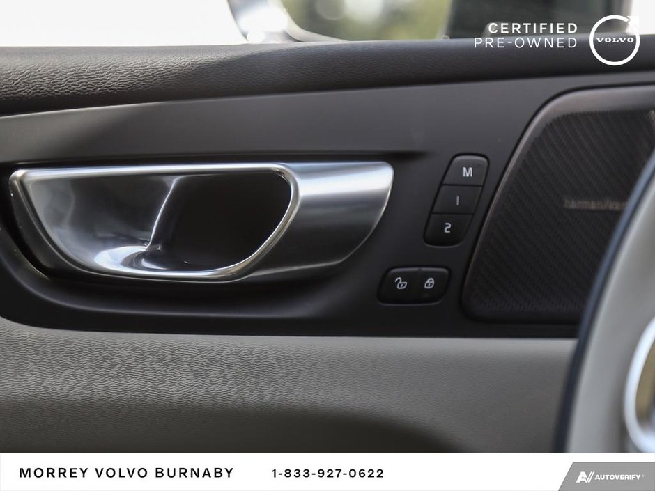 2024 Volvo XC60 Recharge Ultimate | T8 PHEV | 60KM Electric Range-17